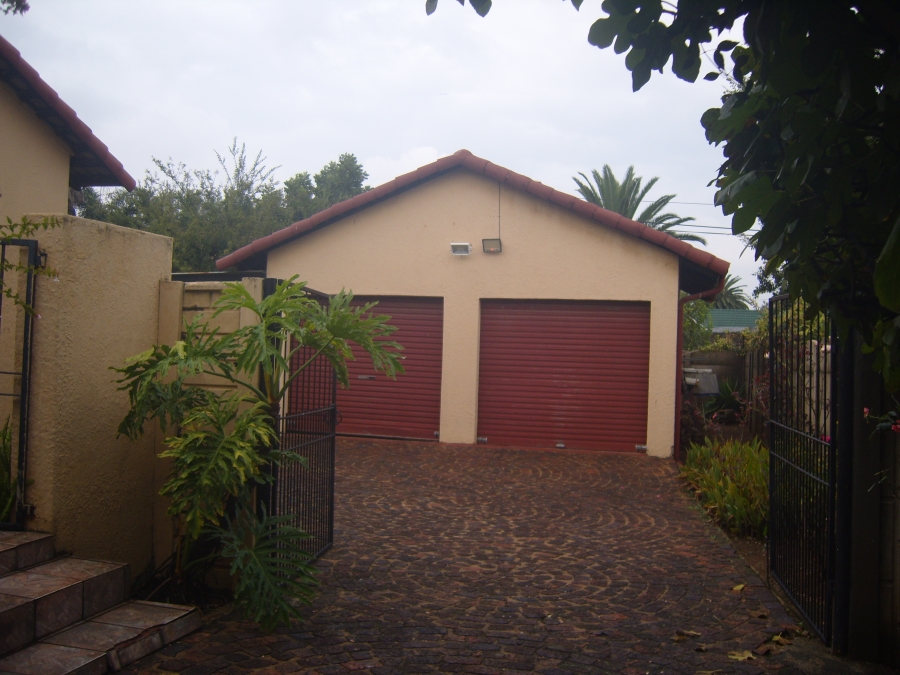 4 Bedroom Property for Sale in Brackenhurst Gauteng