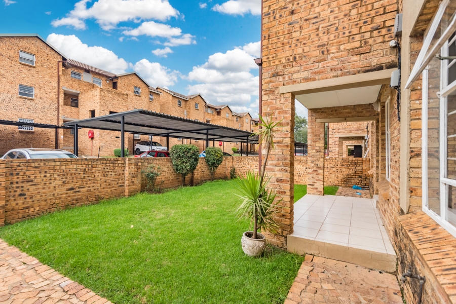 2 Bedroom Property for Sale in Honeypark Gauteng