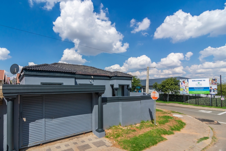 3 Bedroom Property for Sale in Fleurhof Gauteng
