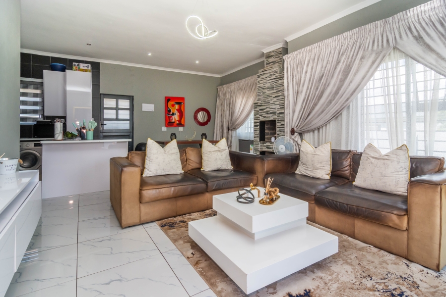 3 Bedroom Property for Sale in Fleurhof Gauteng