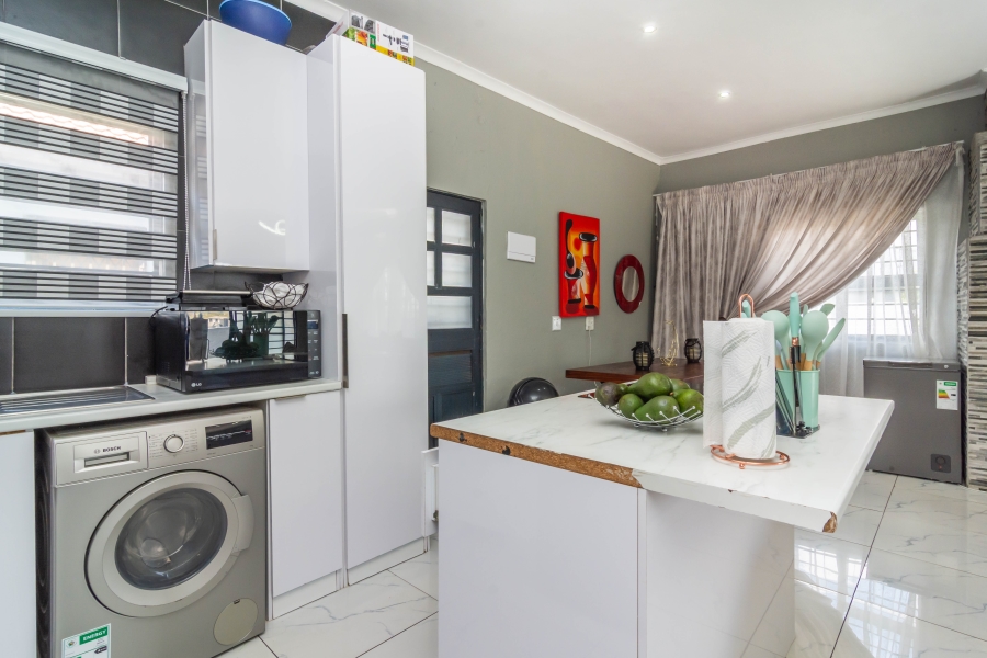 3 Bedroom Property for Sale in Fleurhof Gauteng