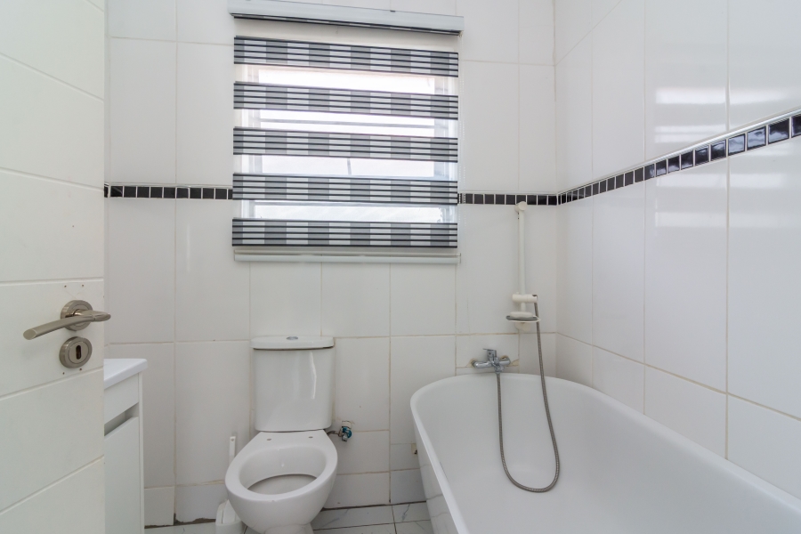 3 Bedroom Property for Sale in Fleurhof Gauteng