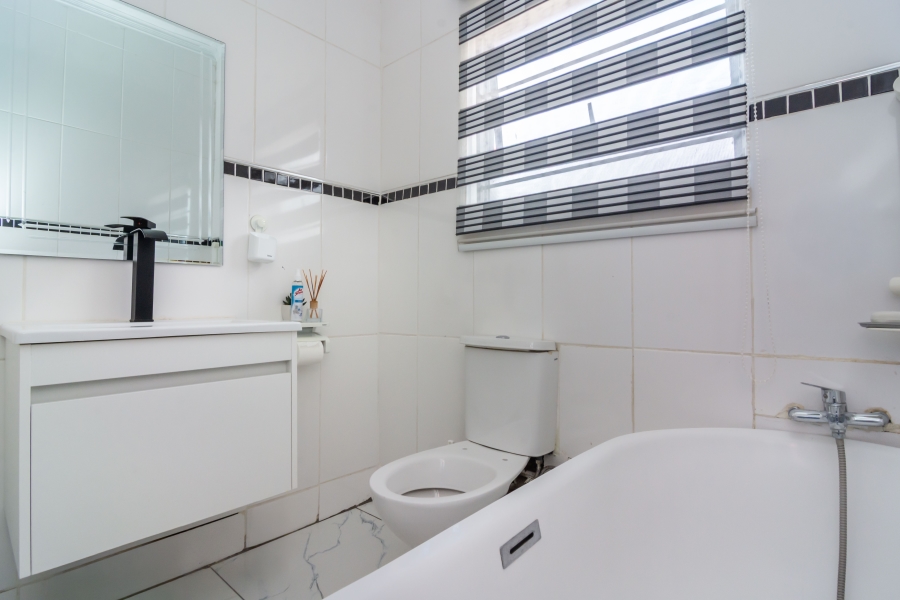 3 Bedroom Property for Sale in Fleurhof Gauteng