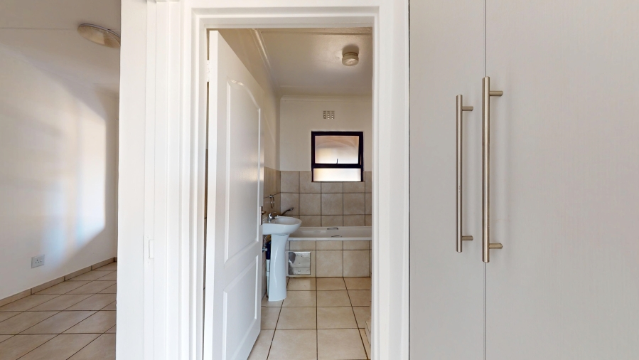 2 Bedroom Property for Sale in Cloverdene Gauteng