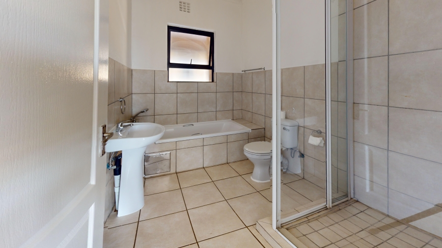 2 Bedroom Property for Sale in Cloverdene Gauteng
