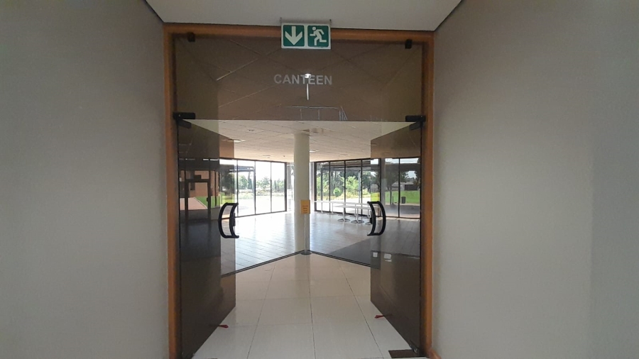 To Let Commercial Property for Rent in Randjespark Gauteng
