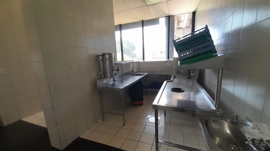 To Let Commercial Property for Rent in Randjespark Gauteng