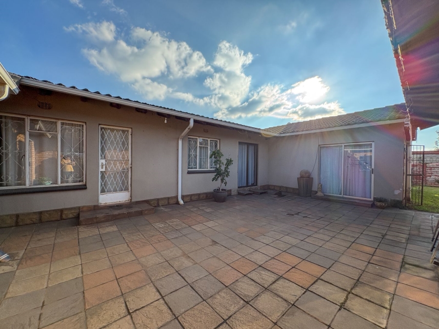 4 Bedroom Property for Sale in New State Areas Gauteng