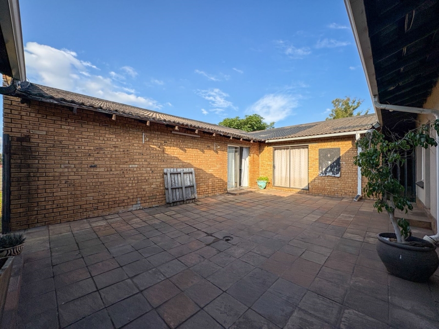 4 Bedroom Property for Sale in New State Areas Gauteng
