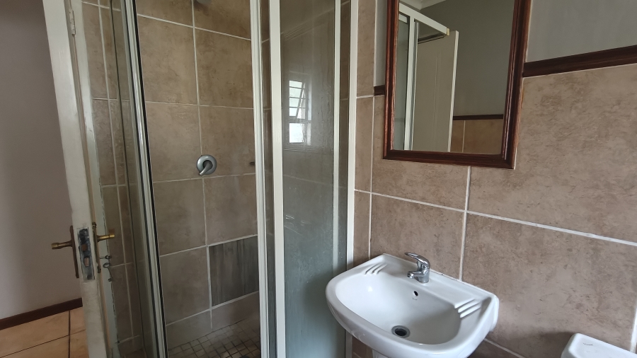 To Let 1 Bedroom Property for Rent in Broadacres Gauteng