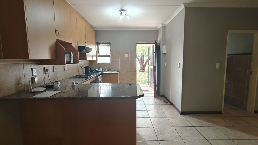 To Let 1 Bedroom Property for Rent in Broadacres Gauteng