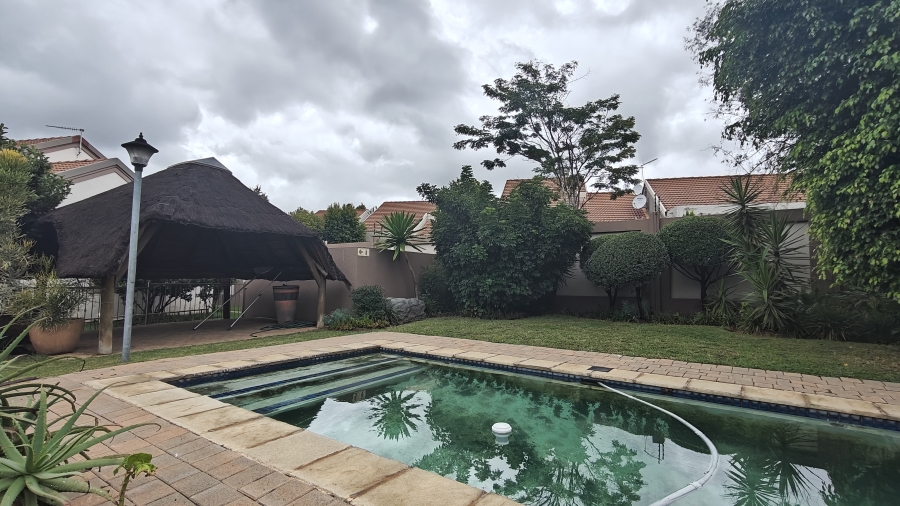 To Let 1 Bedroom Property for Rent in Broadacres Gauteng