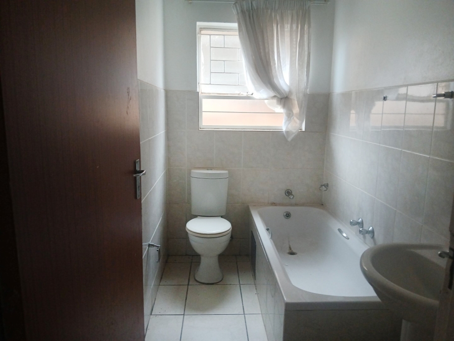 2 Bedroom Property for Sale in Little Falls Gauteng
