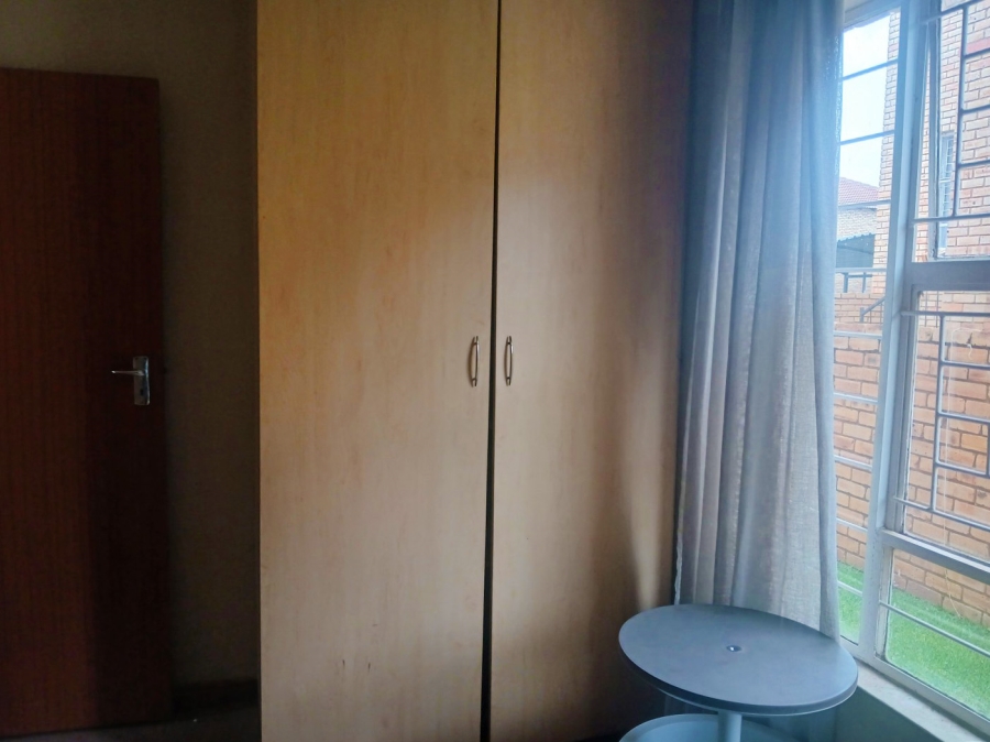 2 Bedroom Property for Sale in Little Falls Gauteng