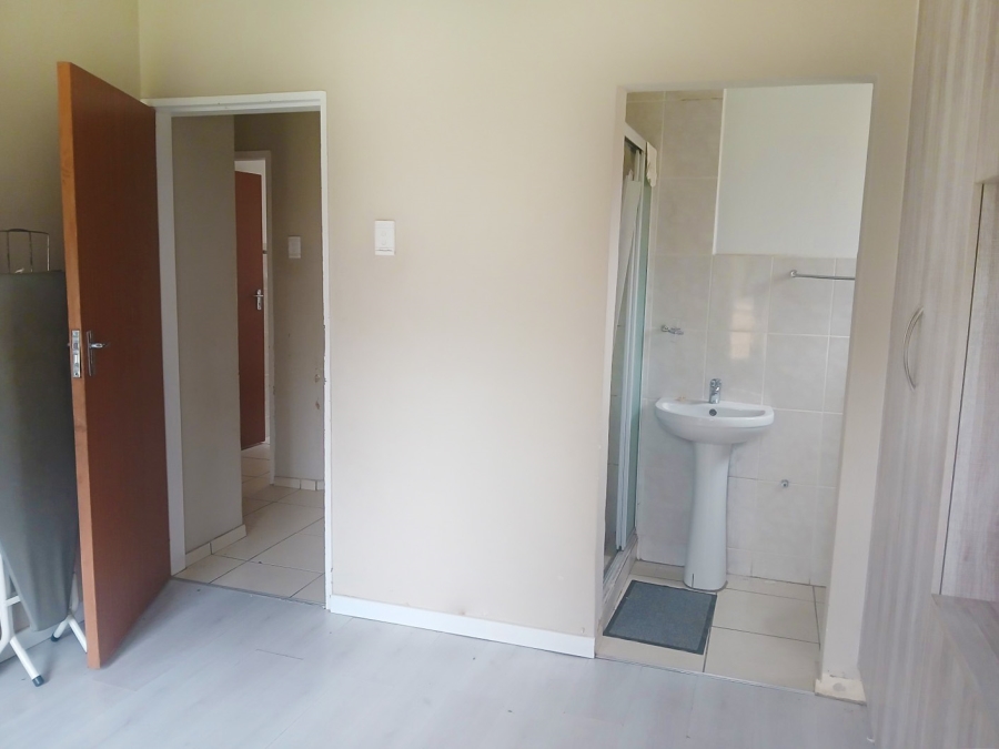 2 Bedroom Property for Sale in Little Falls Gauteng