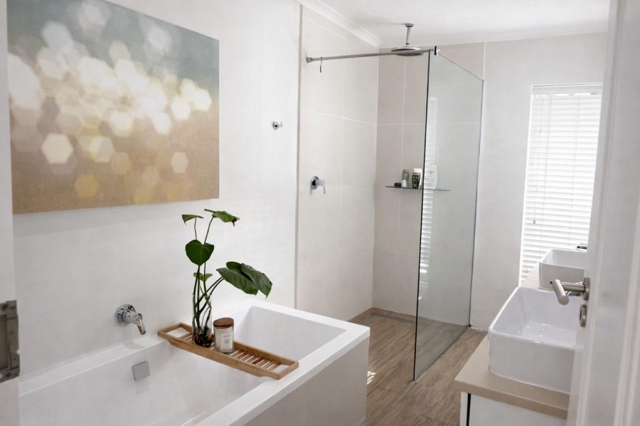 3 Bedroom Property for Sale in Magaliessig Gauteng