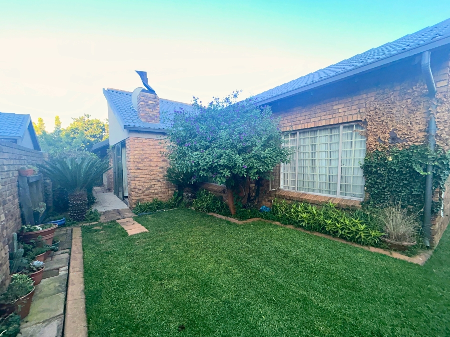 2 Bedroom Property for Sale in Amberfield Gauteng
