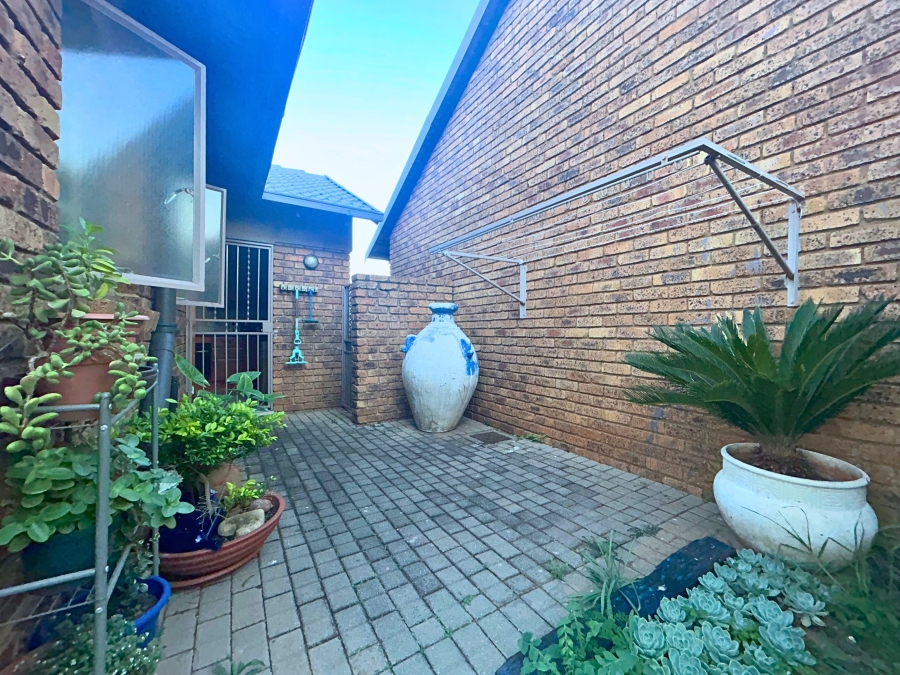 2 Bedroom Property for Sale in Amberfield Gauteng