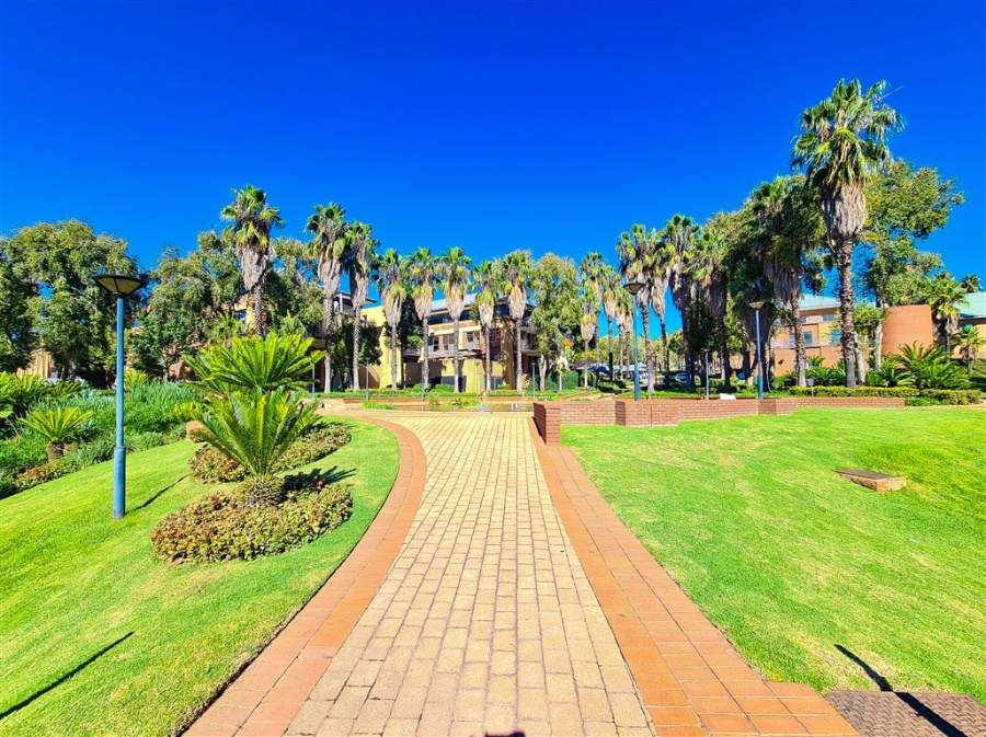To Let Commercial Property for Rent in Constantia Kloof Gauteng