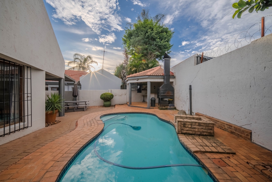 3 Bedroom Property for Sale in Faerie Glen Gauteng