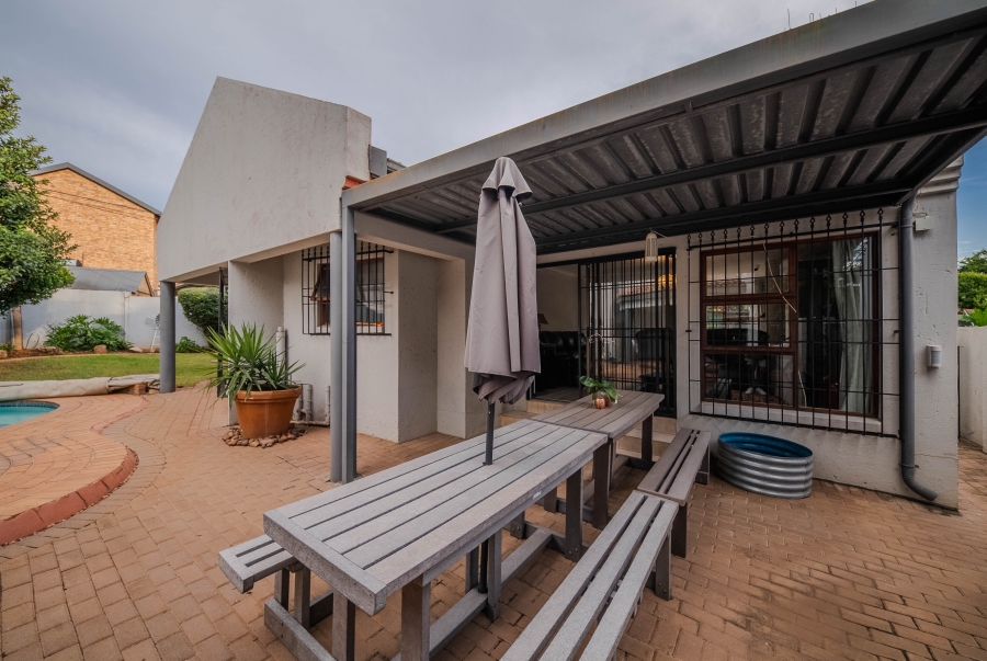 3 Bedroom Property for Sale in Faerie Glen Gauteng