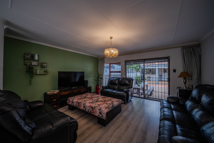 3 Bedroom Property for Sale in Faerie Glen Gauteng