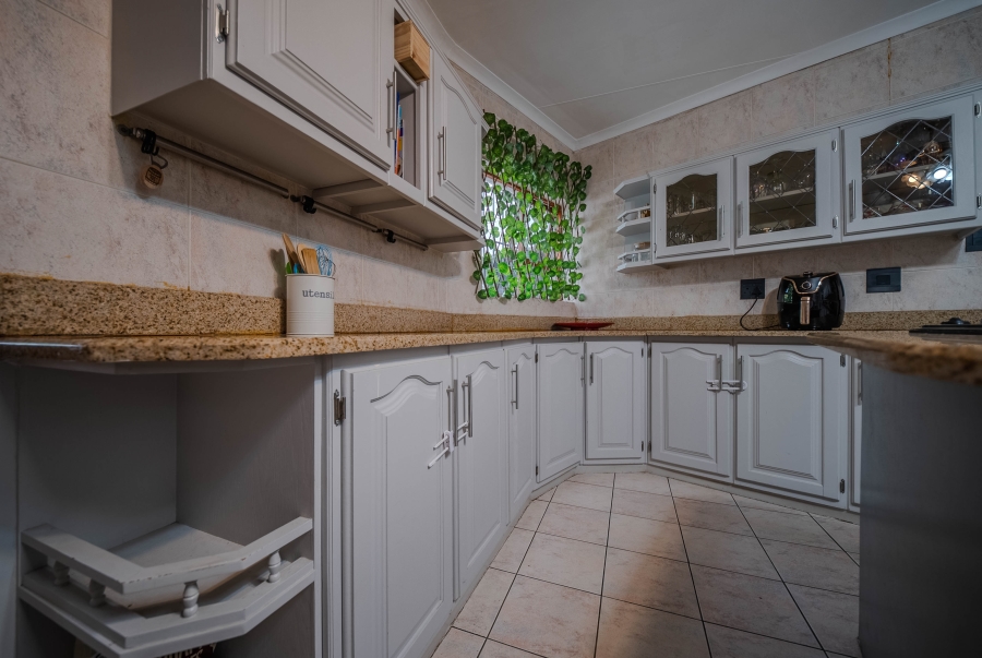 3 Bedroom Property for Sale in Faerie Glen Gauteng