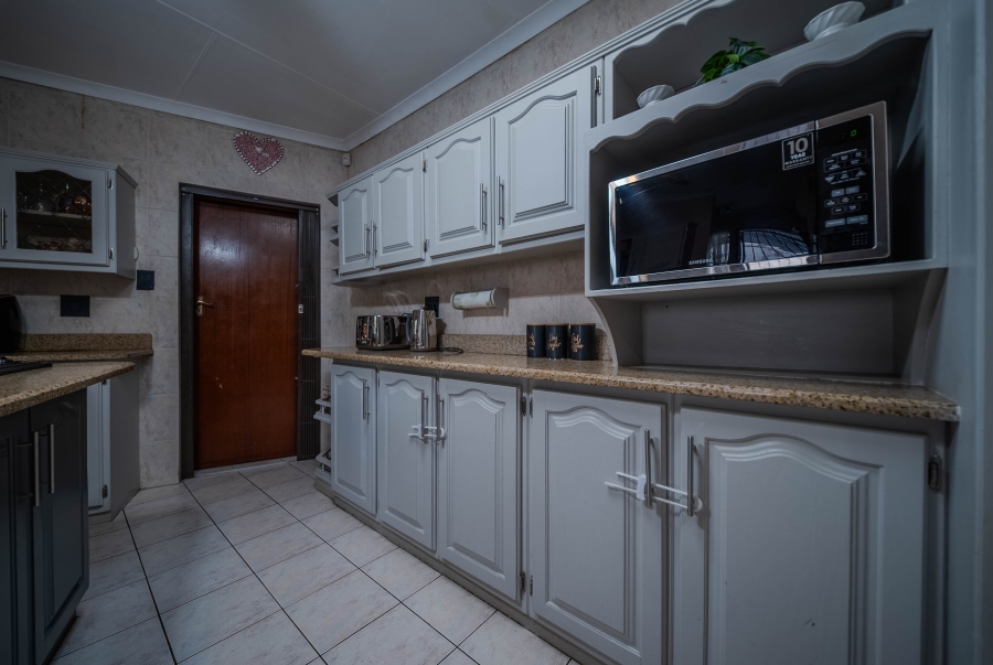 3 Bedroom Property for Sale in Faerie Glen Gauteng