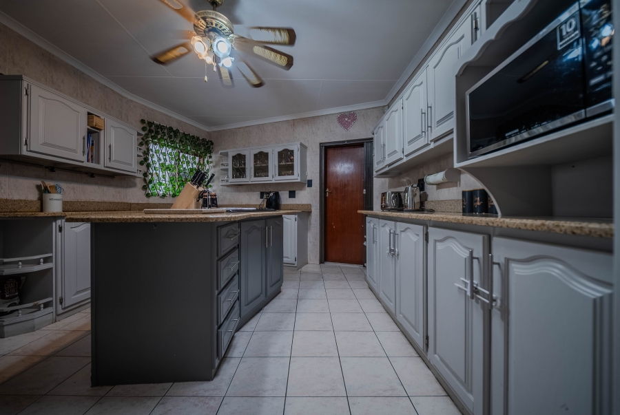 3 Bedroom Property for Sale in Faerie Glen Gauteng