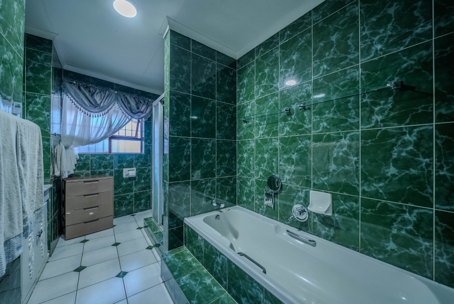 3 Bedroom Property for Sale in Faerie Glen Gauteng