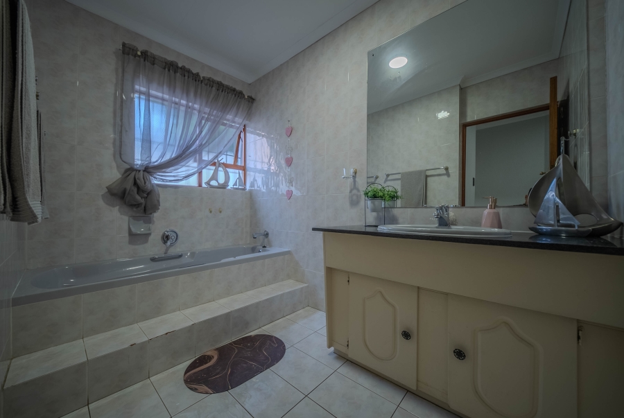 3 Bedroom Property for Sale in Faerie Glen Gauteng