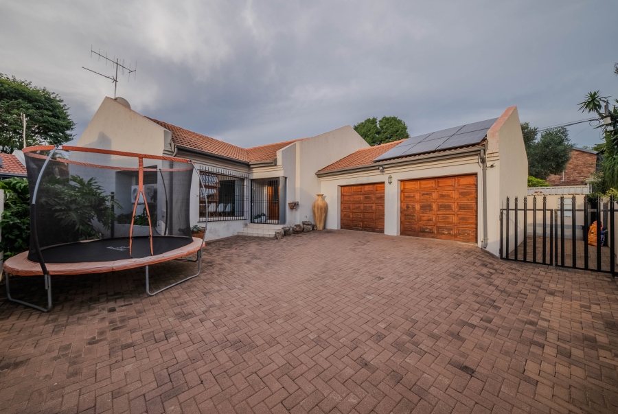 3 Bedroom Property for Sale in Faerie Glen Gauteng