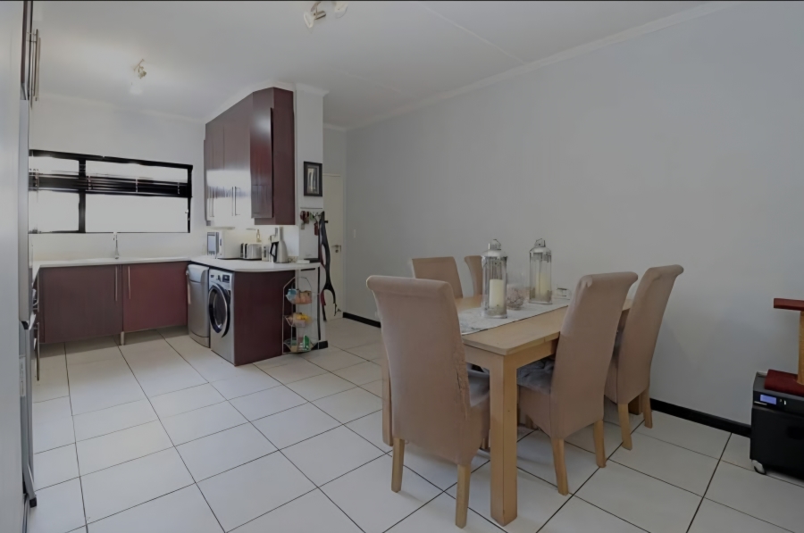 To Let 2 Bedroom Property for Rent in Greenstone Hill Gauteng