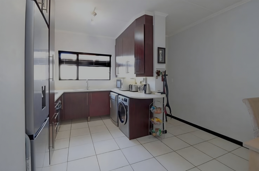 To Let 2 Bedroom Property for Rent in Greenstone Hill Gauteng