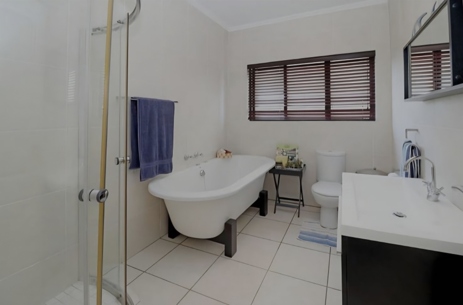 To Let 2 Bedroom Property for Rent in Greenstone Hill Gauteng