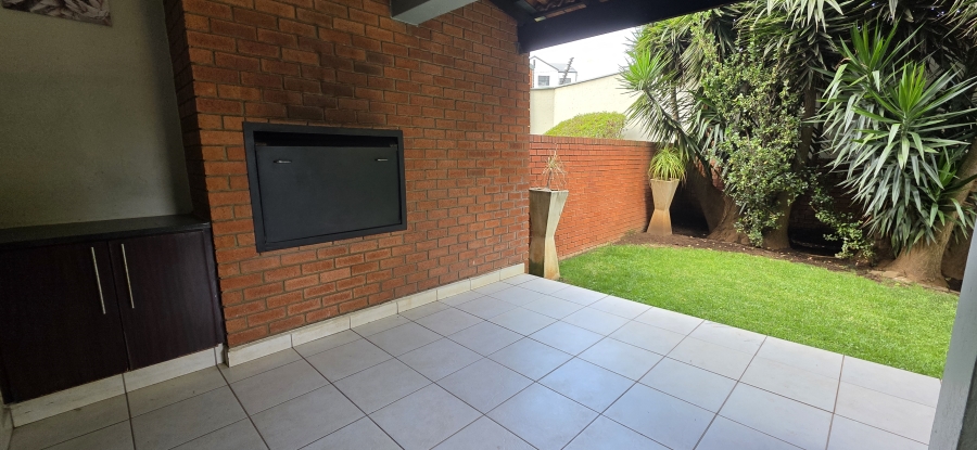 To Let 2 Bedroom Property for Rent in Greenstone Hill Gauteng