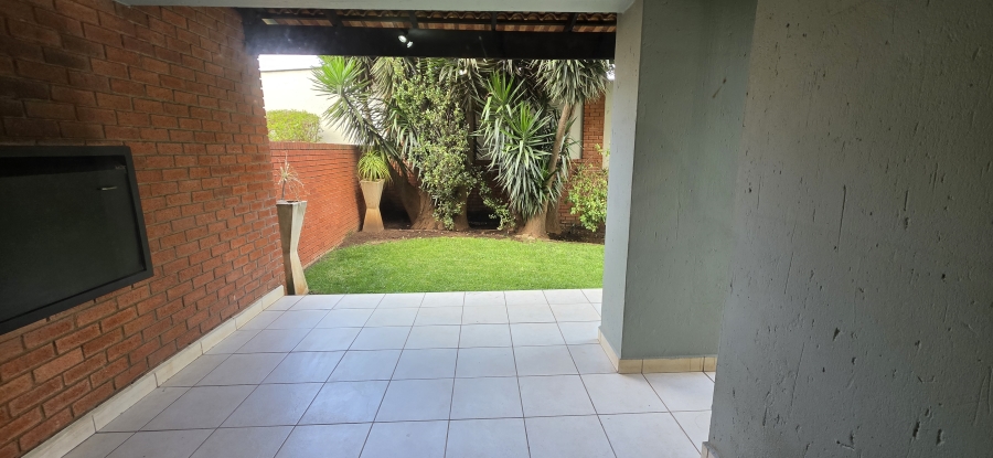 To Let 2 Bedroom Property for Rent in Greenstone Hill Gauteng