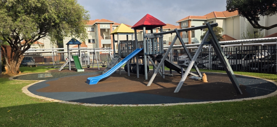 To Let 2 Bedroom Property for Rent in Greenstone Hill Gauteng