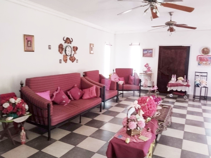 7 Bedroom Property for Sale in Kameeldrift West Gauteng