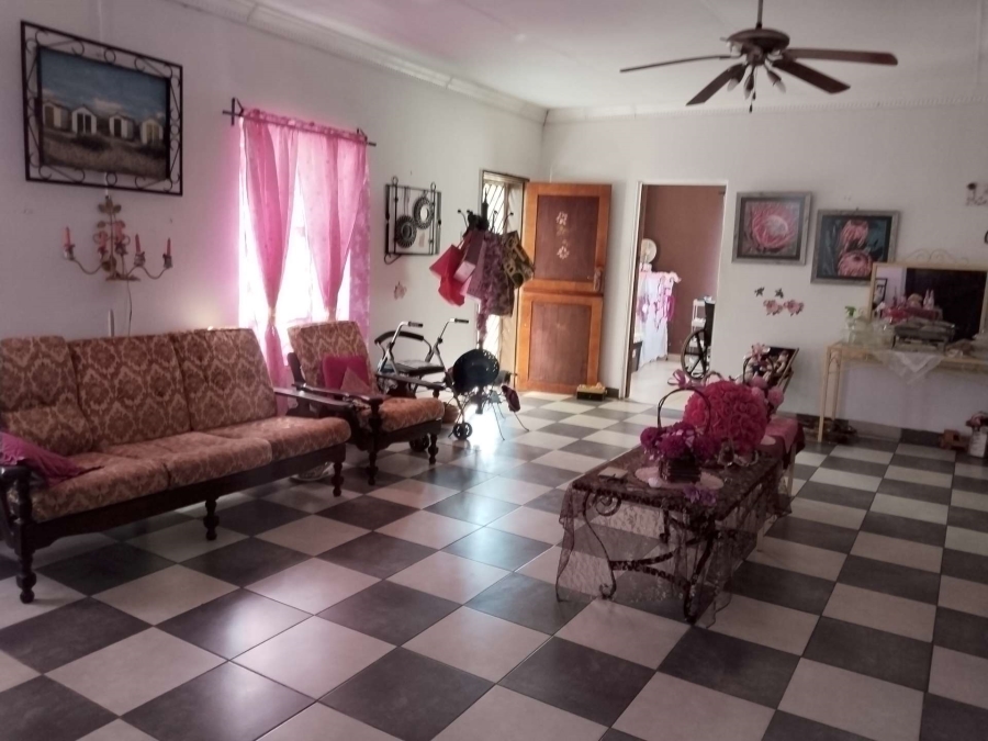 7 Bedroom Property for Sale in Kameeldrift West Gauteng