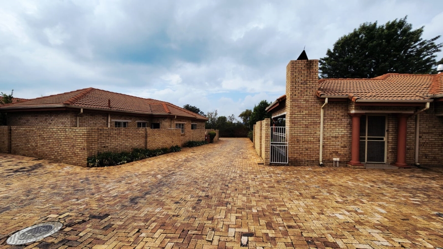 3 Bedroom Property for Sale in Eldoraigne Gauteng