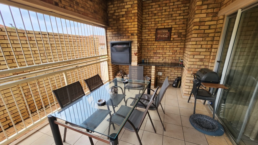 3 Bedroom Property for Sale in Eldoraigne Gauteng
