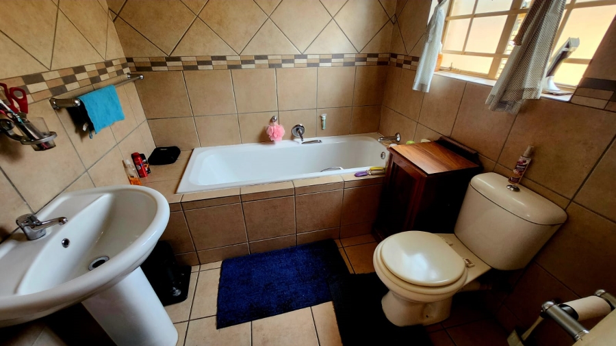 3 Bedroom Property for Sale in Eldoraigne Gauteng