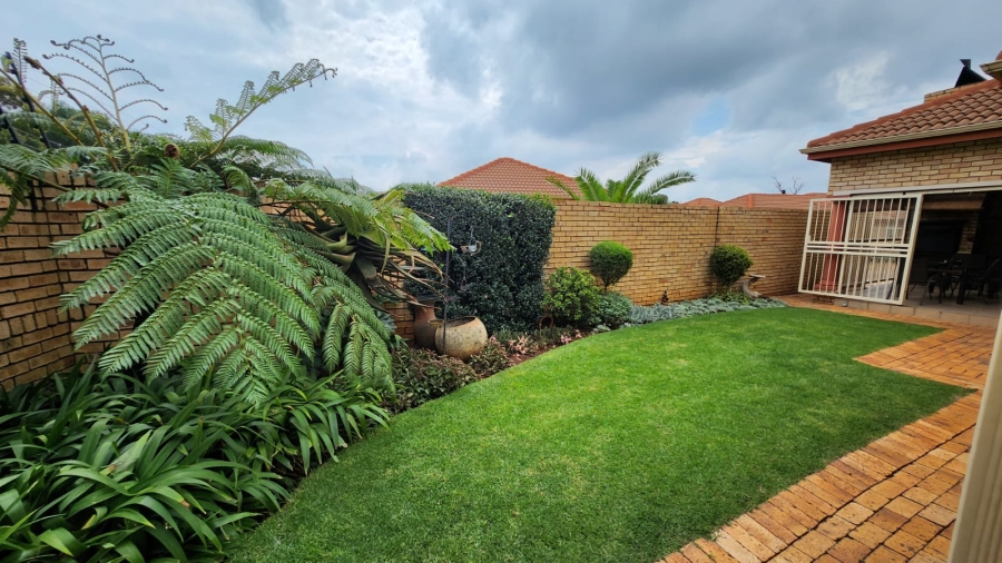 3 Bedroom Property for Sale in Eldoraigne Gauteng