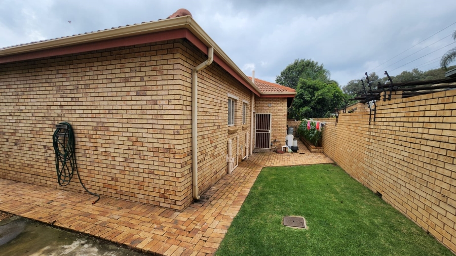 3 Bedroom Property for Sale in Eldoraigne Gauteng