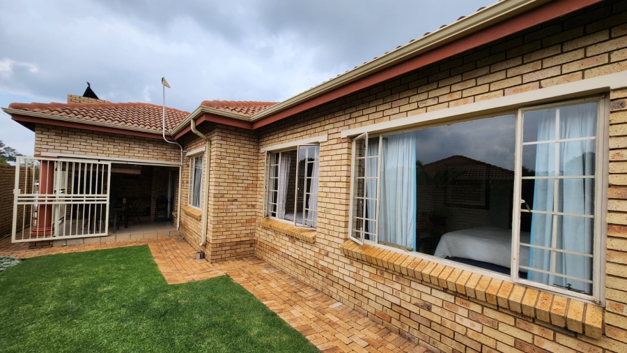 3 Bedroom Property for Sale in Eldoraigne Gauteng