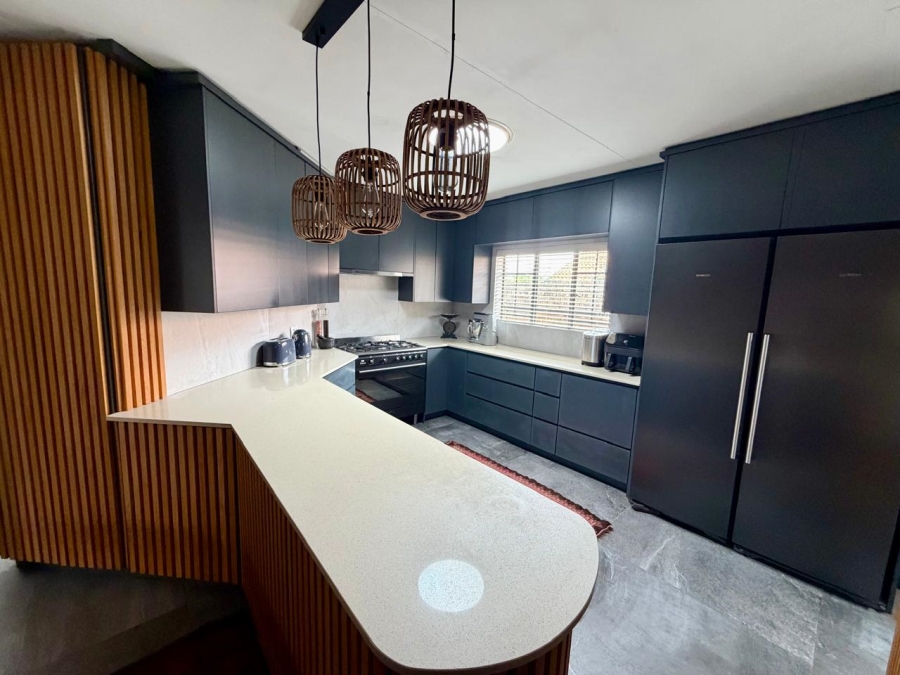 3 Bedroom Property for Sale in Eldoraigne Gauteng