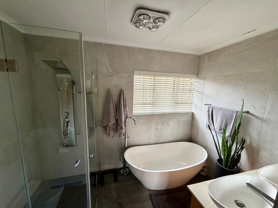 3 Bedroom Property for Sale in Eldoraigne Gauteng
