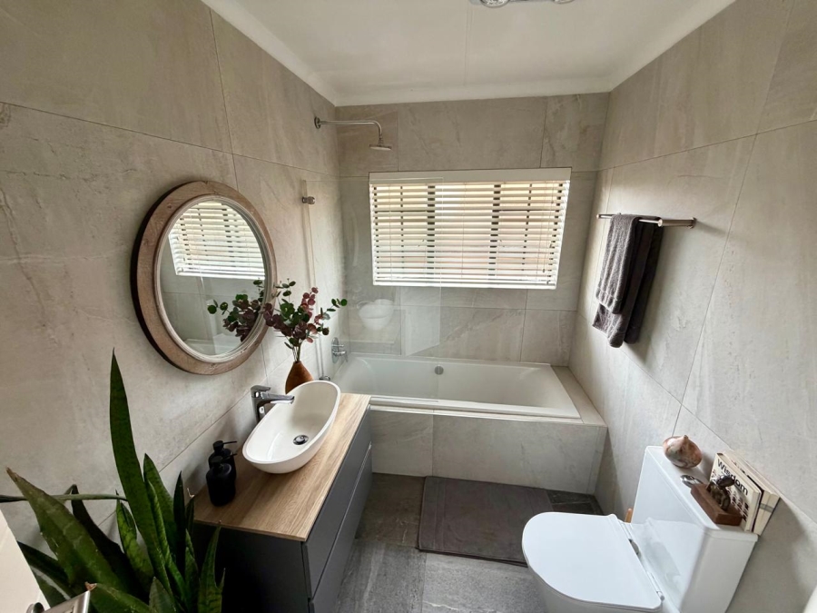 3 Bedroom Property for Sale in Eldoraigne Gauteng