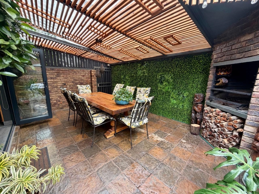 3 Bedroom Property for Sale in Eldoraigne Gauteng